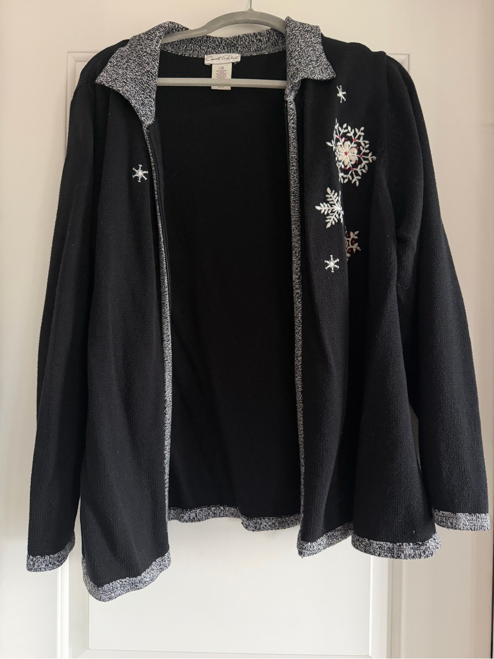 Carroll Reed Vintage Snowflake Embroidered Black Women's Zip Cardigan Sweater